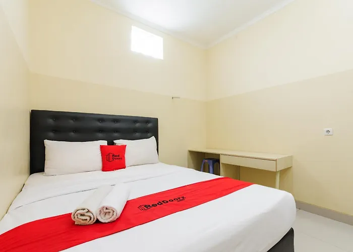 Reddoorz Plus Near Mall Ciputra Jakarta